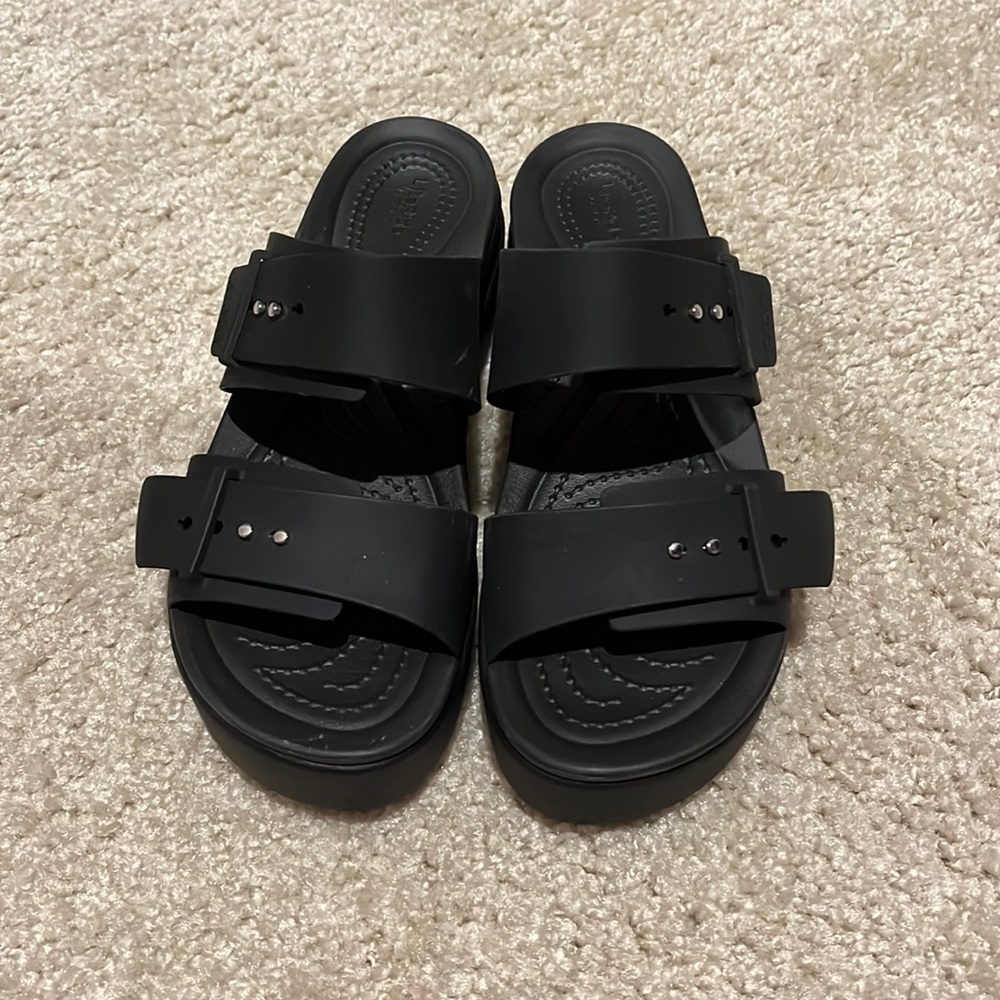 Crocs Brooklyn Buckle Low Wedge sandals